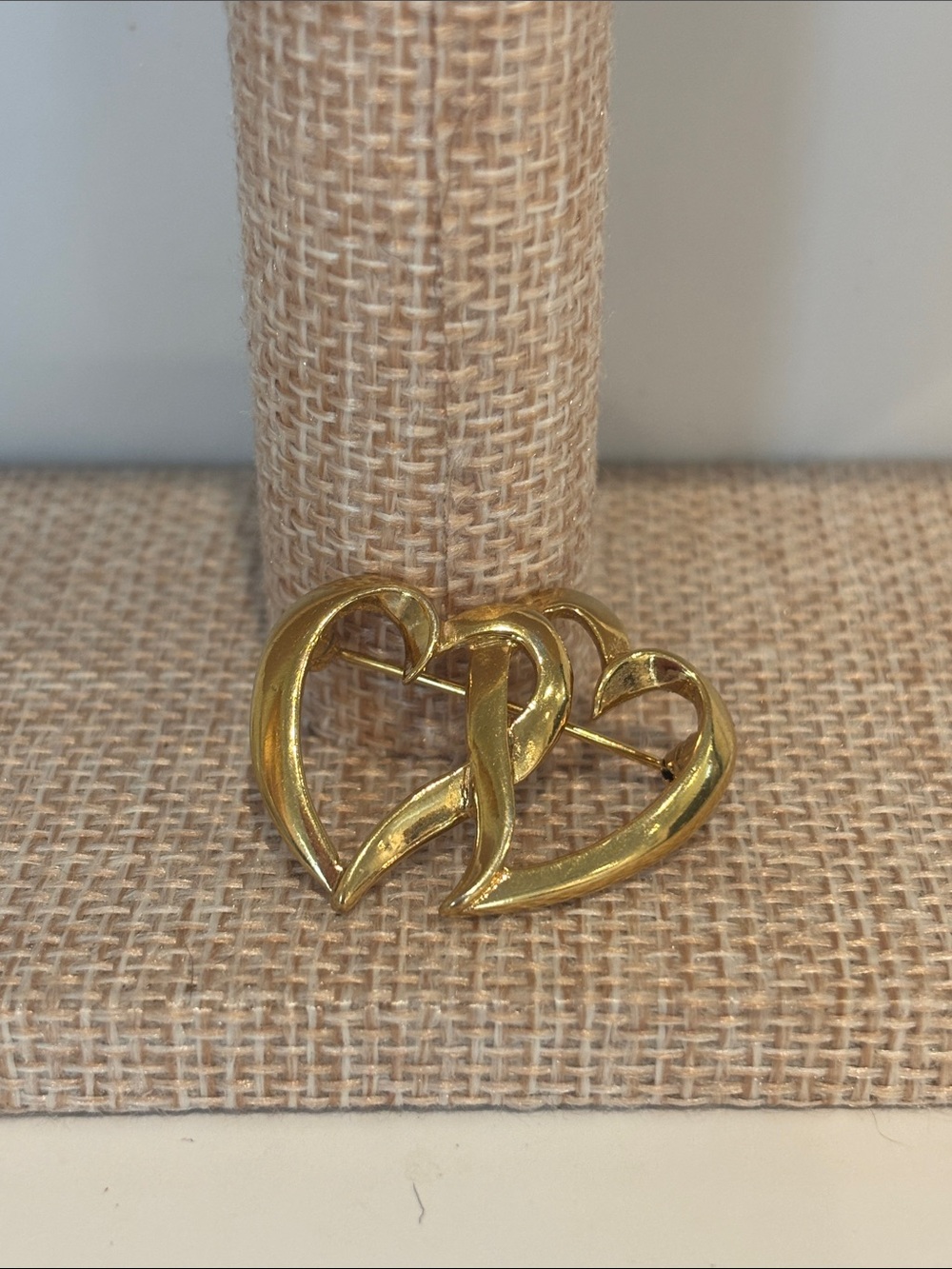 Vintage Signed NAPIER Gold Tone Interlocking Double Heart Brooch Pin